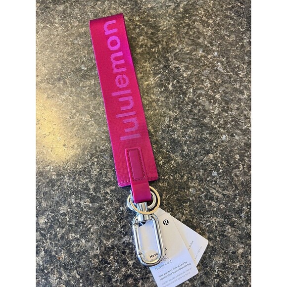 Lululemon Never Lost Keychain One Size Wild Berry Sonic Pink WLDB/SNCP 78619 - Picture 4 of 5